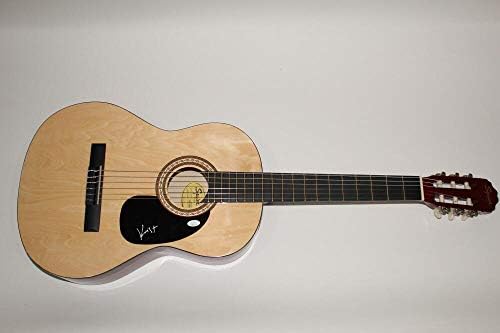 Krist Novoselic потпиша акустична гитара за автограм Fender Brand - Нирвана, ЈСА
