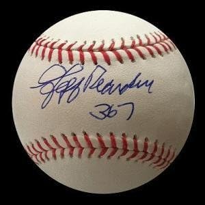 Effеф Реардон го автограмираше ОМЛ Бејзбол - автограмирани бејзбол