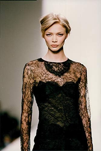 Гроздобер фотографија од моделот odоди Кид на модната писта за Бил Блас за време на модната недела во Yorkујорк